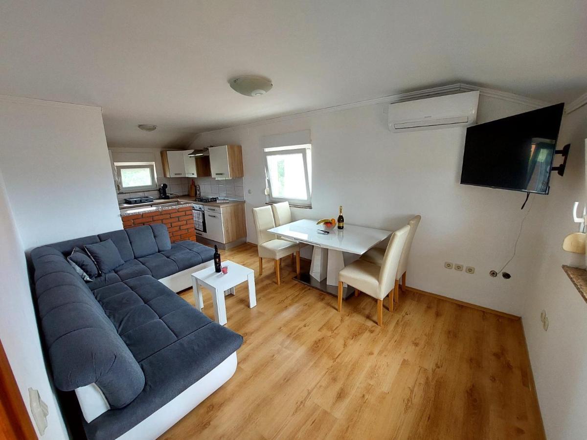 Apartman Zeljo Galižana Buitenkant foto