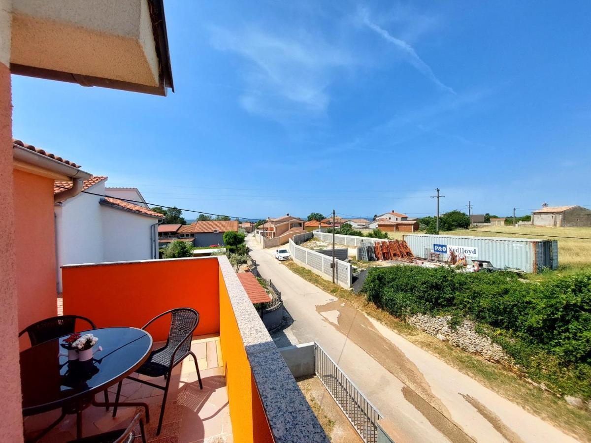 Apartman Zeljo Galižana Buitenkant foto