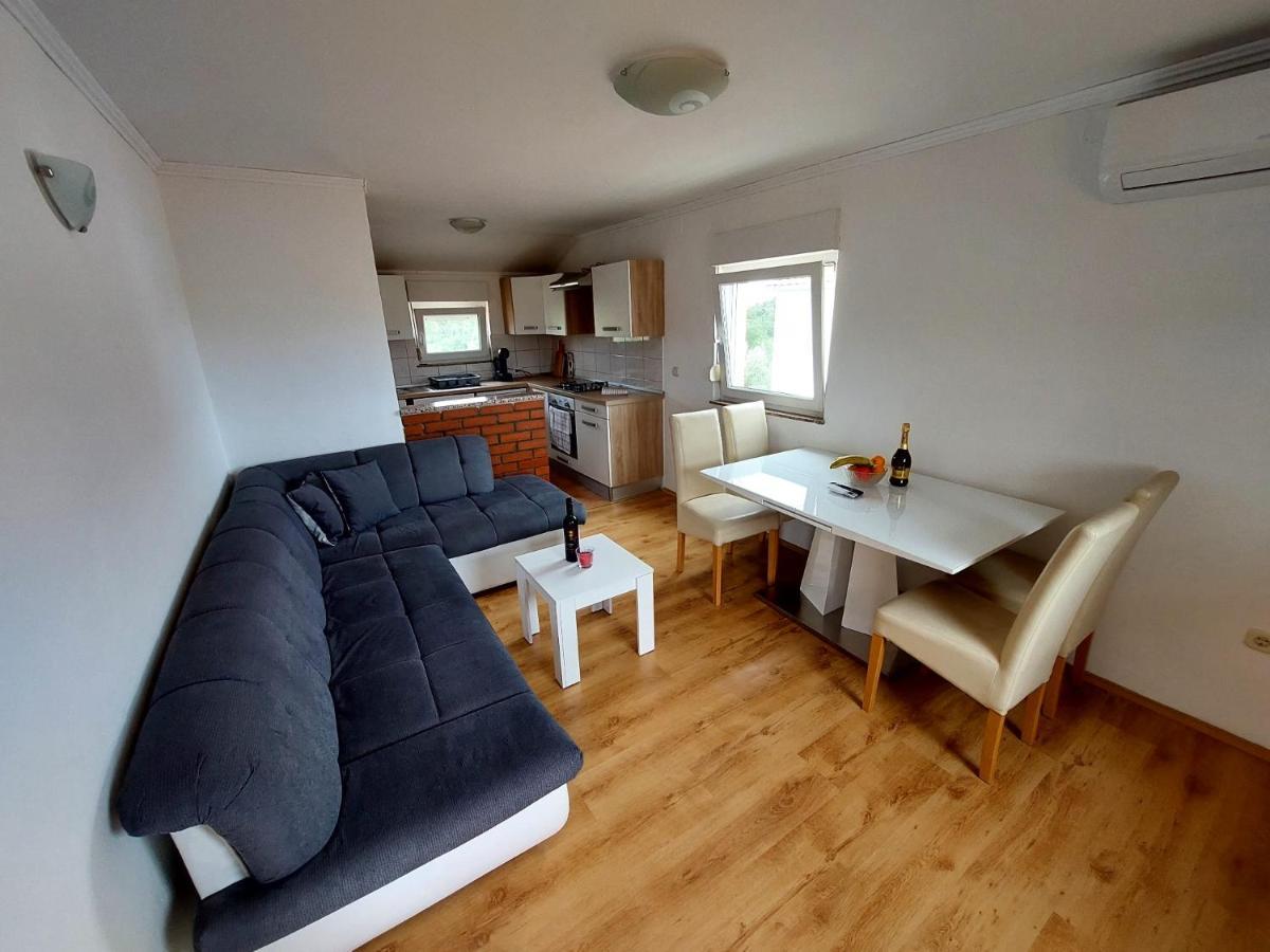 Apartman Zeljo Galižana Buitenkant foto
