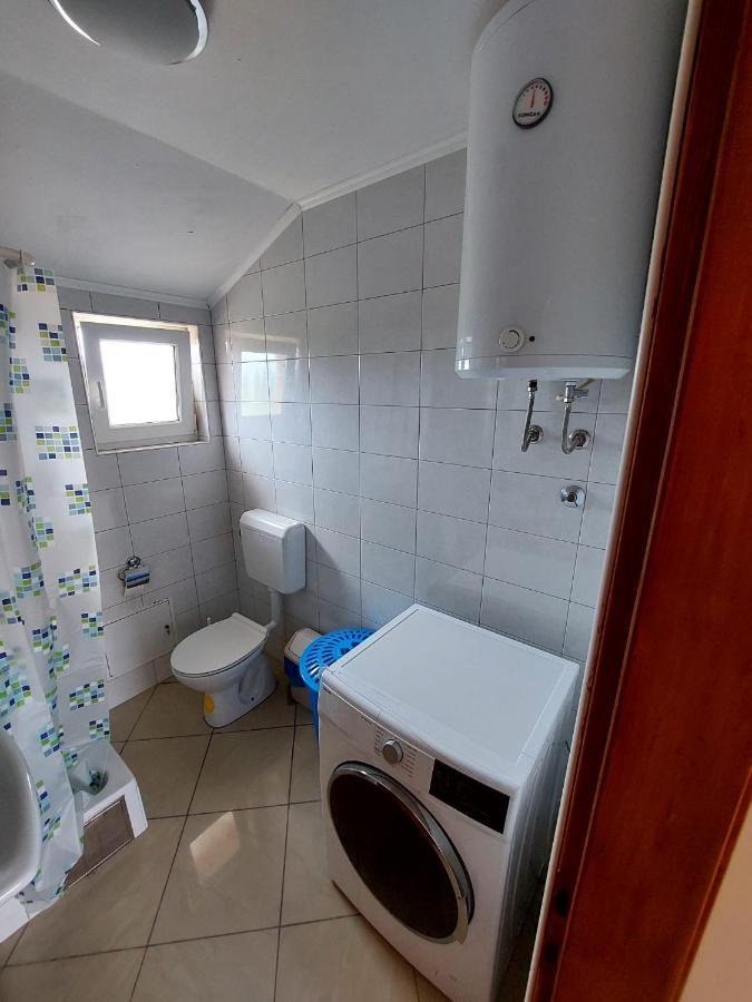 Apartman Zeljo Galižana Buitenkant foto