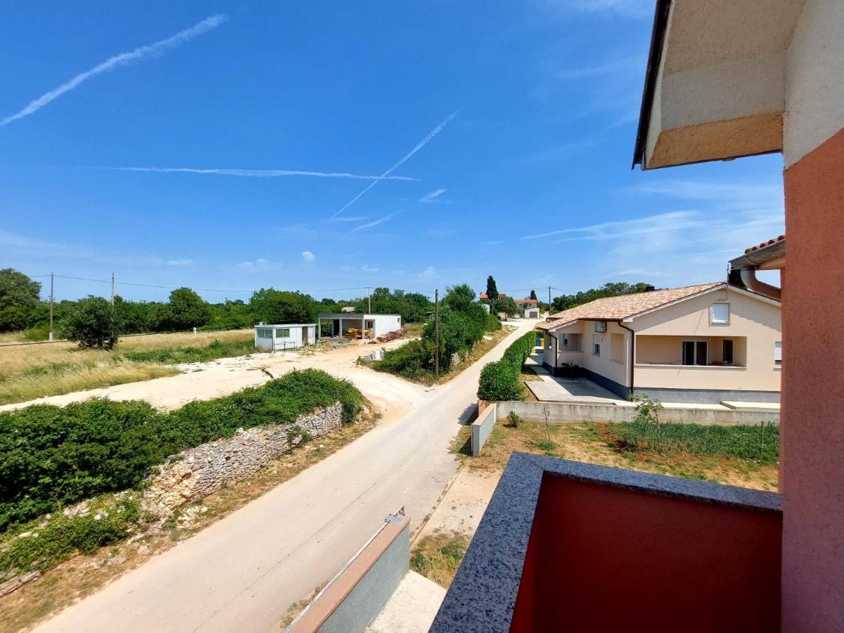 Apartman Zeljo Galižana Buitenkant foto