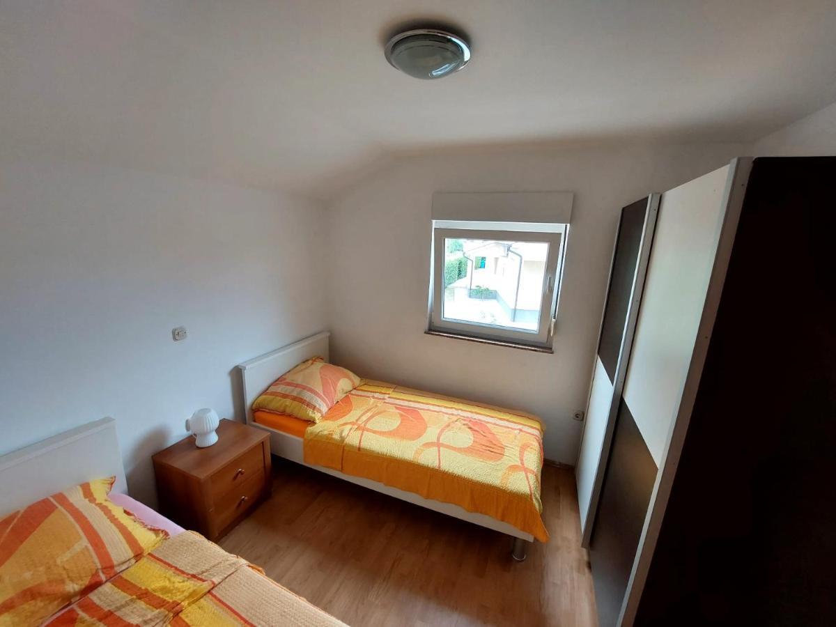 Apartman Zeljo Galižana Buitenkant foto