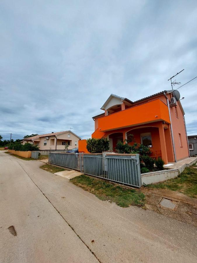 Apartman Zeljo Galižana Buitenkant foto